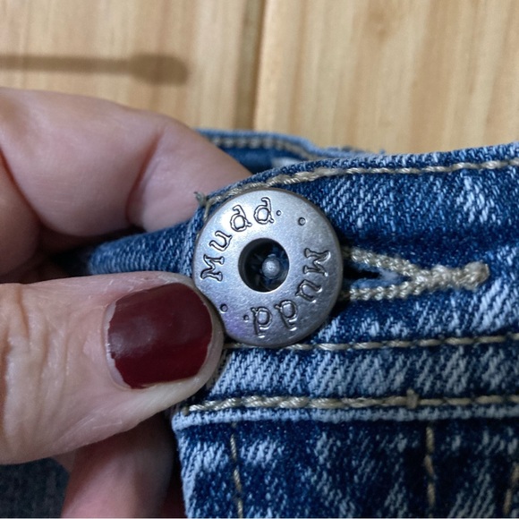 Mudd size 11 (juniors) cuffed denim shorts with raw hem - Picture 2 of 6